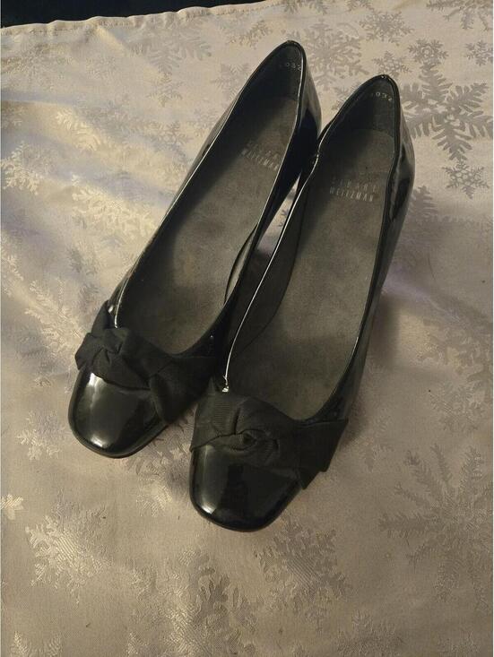Stuart Weitzman Shoes - Stuart Weitzman Black Patent Leather Bow Pumps Size 8M